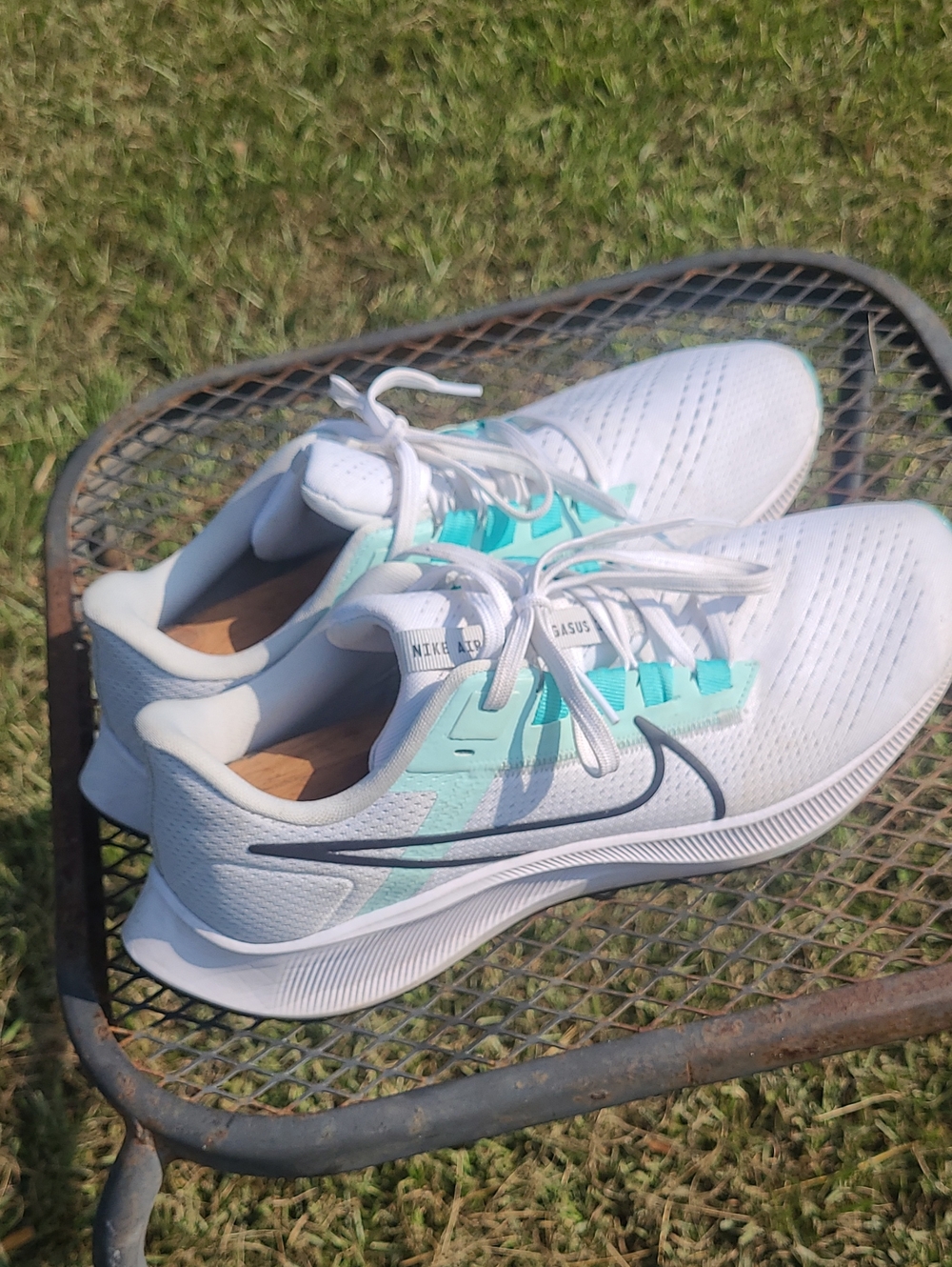 Nike Women's White and Teal Athletic Running Shoes Size 11